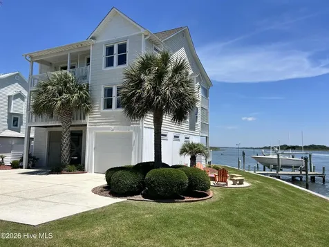 702 Roland Avenue Surf City NC 28445