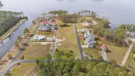 23 Eastcove Way Oriental NC 28571