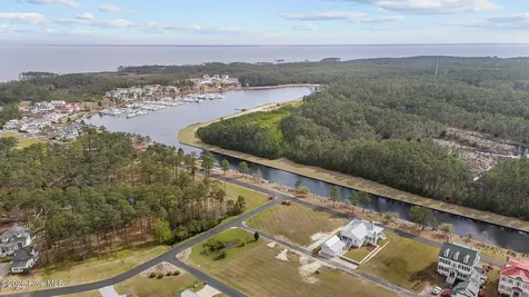 23 Eastcove Way Oriental NC 28571