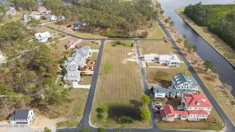 35 Eastcove Way Oriental NC 28571