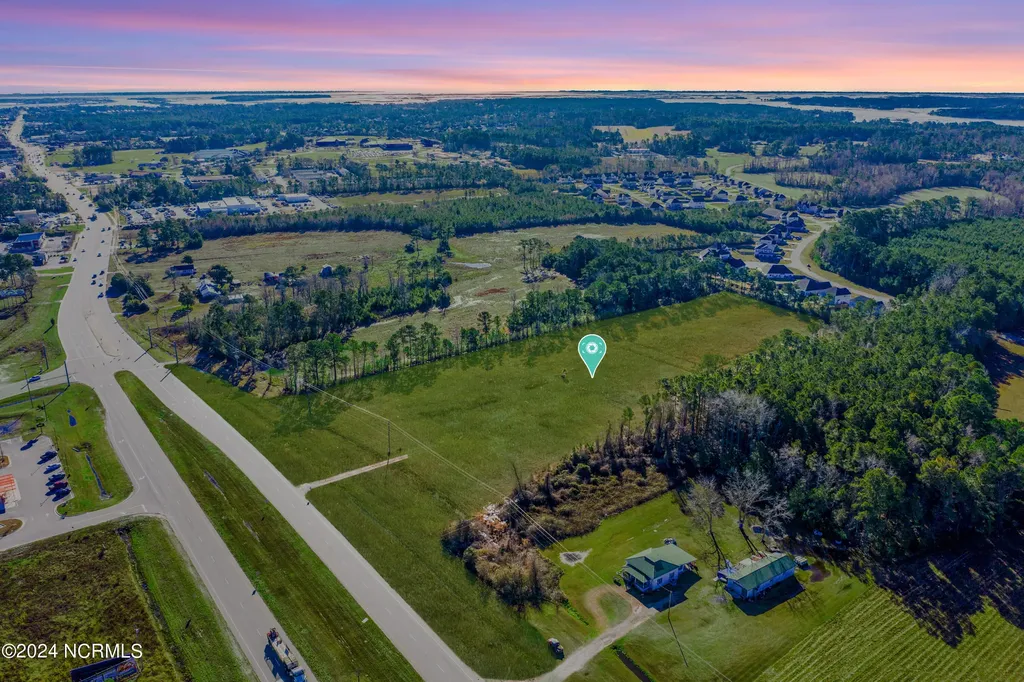 4178 Freedom Way Hubert NC 28539