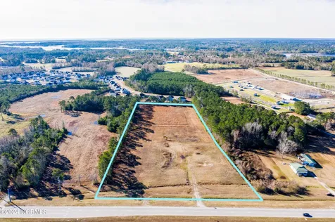 4178 Freedom Way Hubert NC 28539