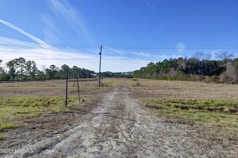 4178 Freedom Way Hubert NC 28539