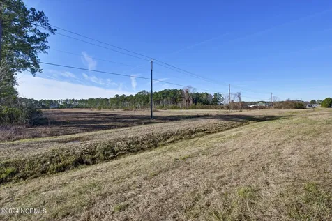 4178 Freedom Way Hubert NC 28539