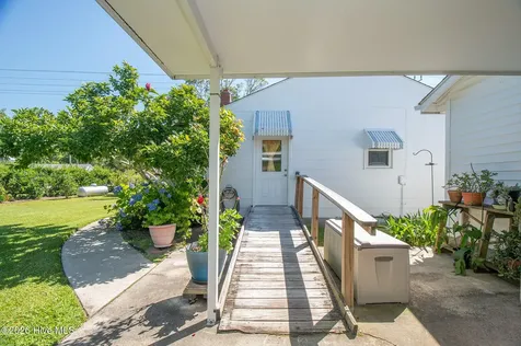 123 Crescent Drive Beaufort NC 28516