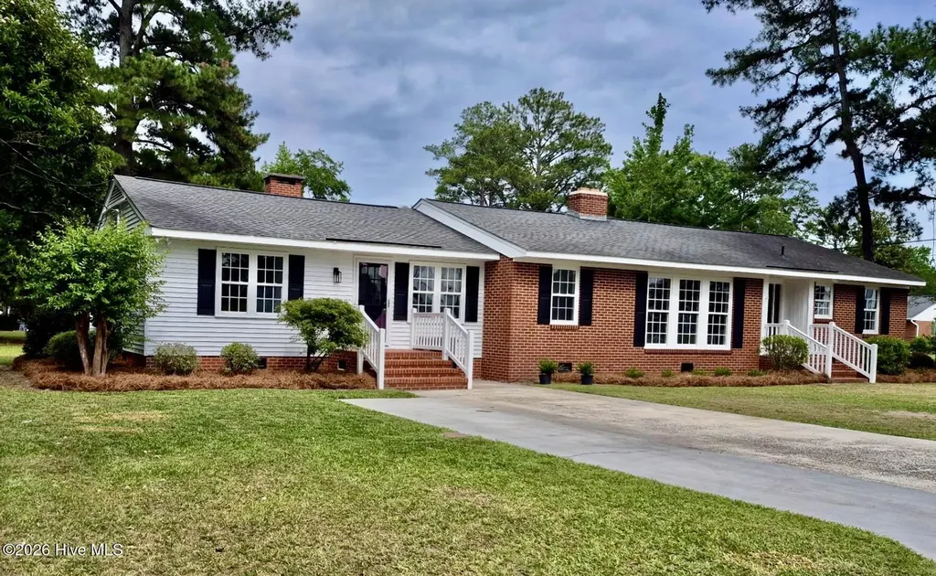 300 N Graham Street Wallace NC 28466