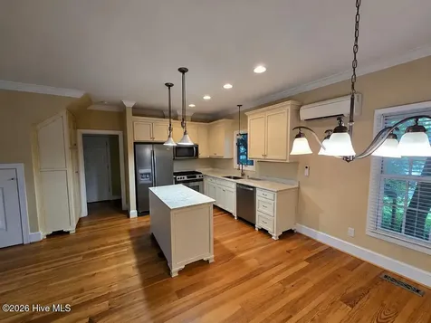 221 Pollock Street New Bern NC 28560