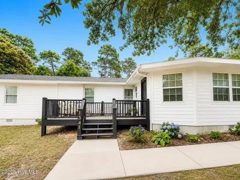 1341 Forest Lake Drive Southport NC 28461