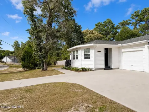 1341 Forest Lake Drive Southport NC 28461