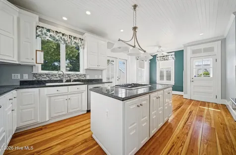 102 W Gale Street Edenton NC 27932