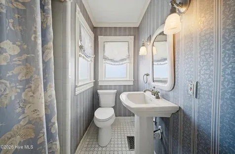 102 W Gale Street Edenton NC 27932