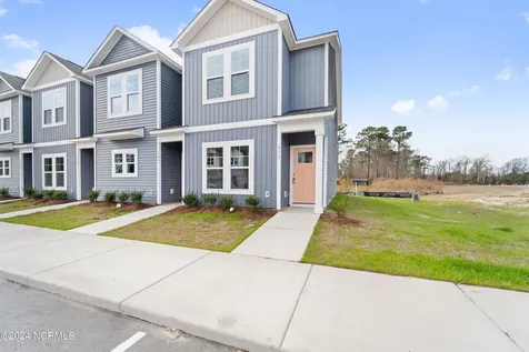 611 Jacks Crossing Drive Hubert NC 28539