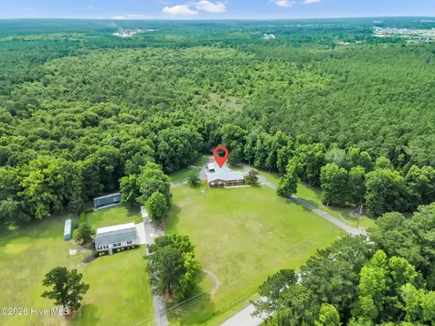 612 Parkertown Road Hubert NC 28539