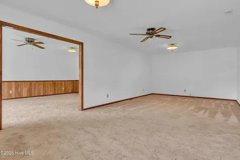 612 Parkertown Road Hubert NC 28539