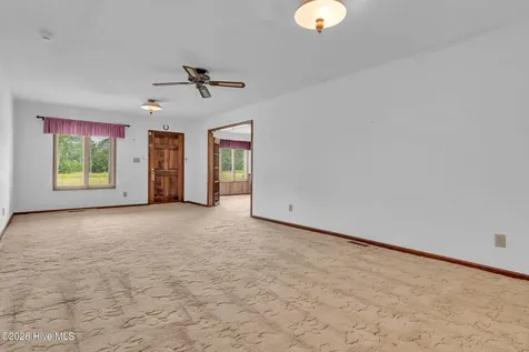 612 Parkertown Road Hubert NC 28539