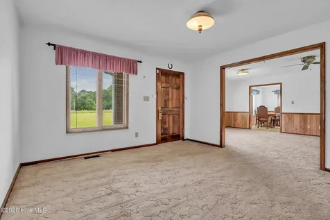 612 Parkertown Road Hubert NC 28539