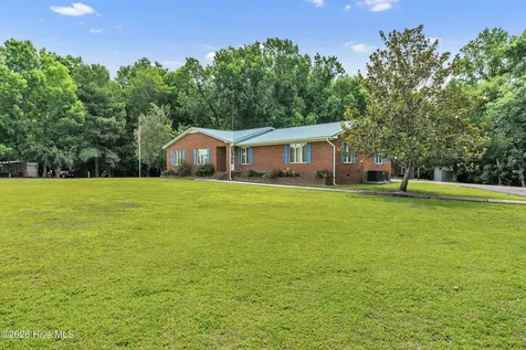 612 Parkertown Road Hubert NC 28539