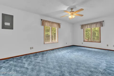 612 Parkertown Road Hubert NC 28539