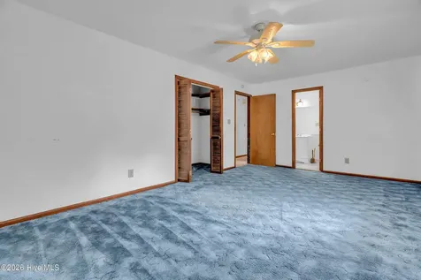 612 Parkertown Road Hubert NC 28539