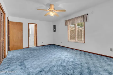 612 Parkertown Road Hubert NC 28539