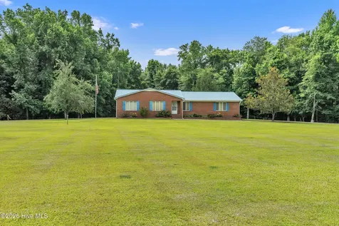 612 Parkertown Road Hubert NC 28539