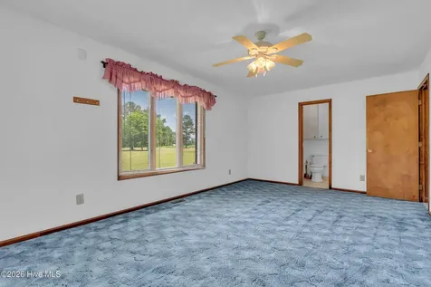 612 Parkertown Road Hubert NC 28539
