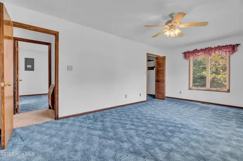 612 Parkertown Road Hubert NC 28539
