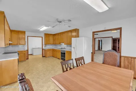 612 Parkertown Road Hubert NC 28539
