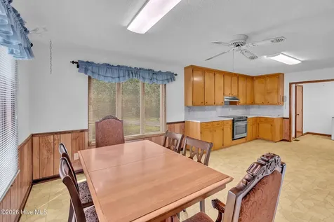612 Parkertown Road Hubert NC 28539