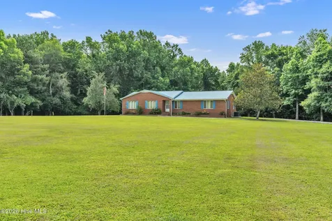 612 Parkertown Road Hubert NC 28539