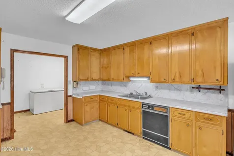 612 Parkertown Road Hubert NC 28539