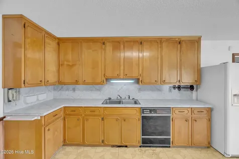 612 Parkertown Road Hubert NC 28539