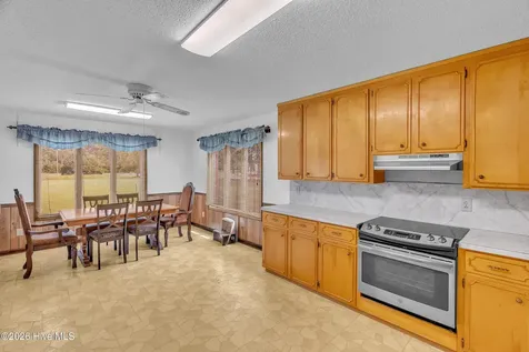 612 Parkertown Road Hubert NC 28539