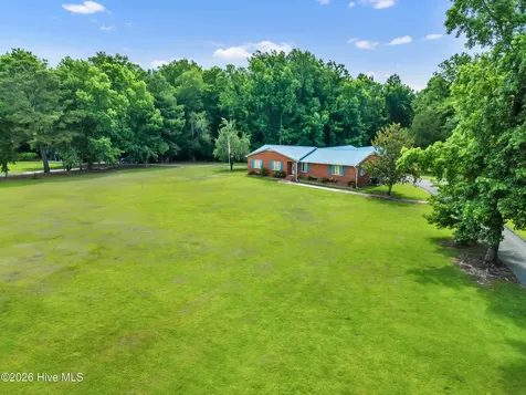 612 Parkertown Road Hubert NC 28539
