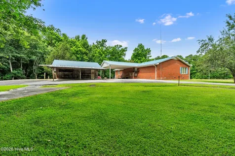 612 Parkertown Road Hubert NC 28539
