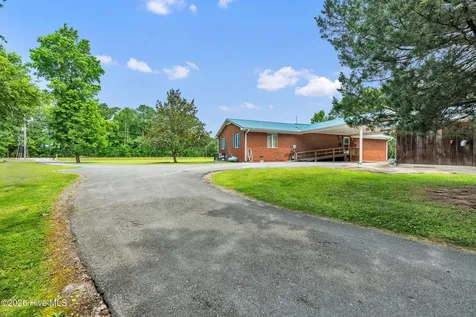 612 Parkertown Road Hubert NC 28539