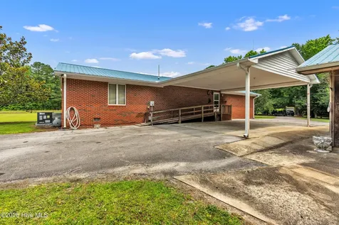 612 Parkertown Road Hubert NC 28539