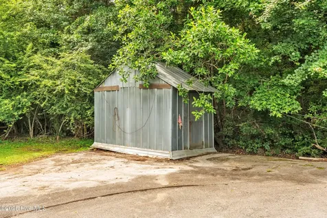 612 Parkertown Road Hubert NC 28539
