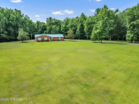 612 Parkertown Road Hubert NC 28539