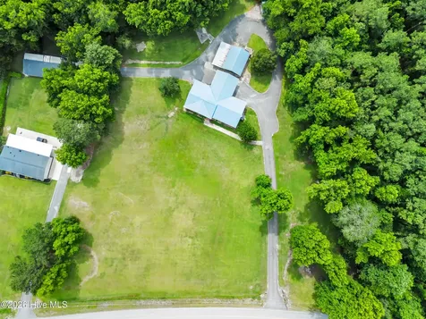 612 Parkertown Road Hubert NC 28539