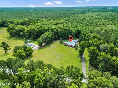 612 Parkertown Road Hubert NC 28539