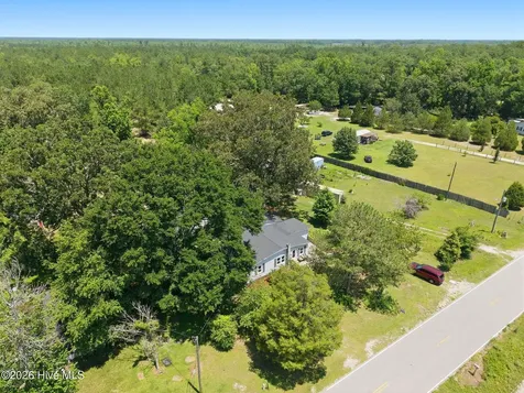 2534 White Oak River Road Maysville NC 28555