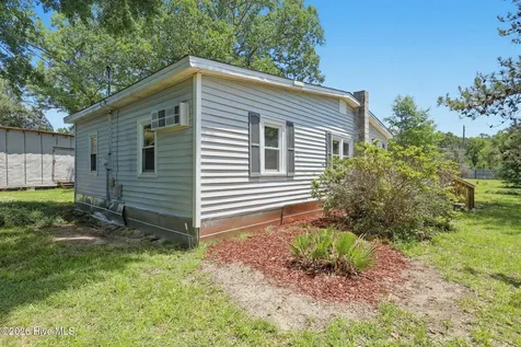 2534 White Oak River Road Maysville NC 28555