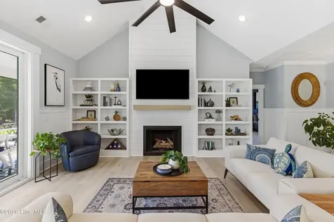194 Hampton Court Hampstead NC 28443