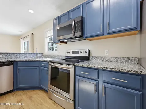 128 Van Riggs Road Hubert NC 28539