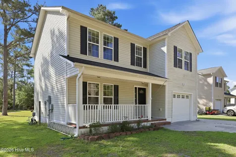 128 Van Riggs Road Hubert NC 28539