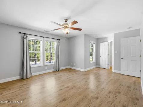 128 Van Riggs Road Hubert NC 28539