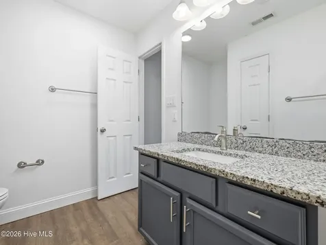 128 Van Riggs Road Hubert NC 28539