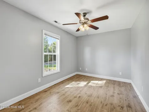 128 Van Riggs Road Hubert NC 28539