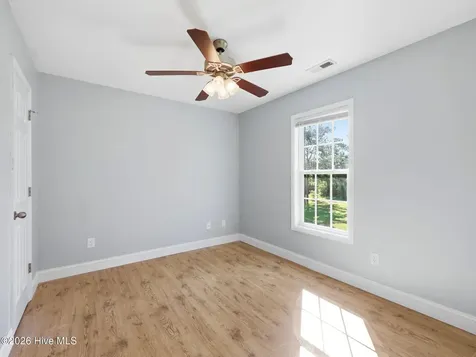 128 Van Riggs Road Hubert NC 28539
